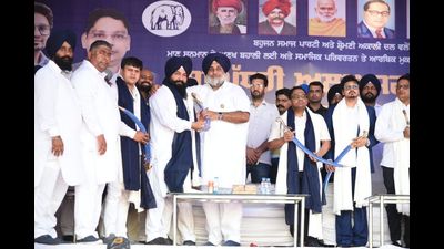 Shiromani Akali Dal president Sukhbir Singh Badal with BSP Punjab chief state Jasvir Singh Garhi at a rally in Phagwara.