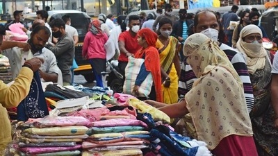 Overall, the financial net worth of households has grown by about $665 billion over the past 18 months to $3.01 trillion till the end of the June quarter. (Shankar Narayan/HT file photo)