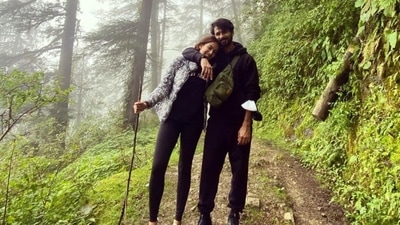 Shahid Kapoor and Mira Rajput pose for a picture.
