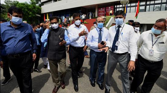 Director of PGIMER Dr Jagat Ram (third from right) with the members of the parliamentary standing committee in Chandigarh on Monday. (Ravi Kumar/HT)