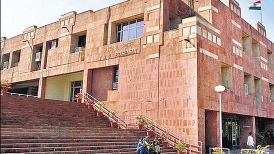 The teachers union of Jawaharlal Nehru University has condemned the decision to retain the current security agency that was at the helm when hooligans attacked students and teachers on the campus on January 5 last year. (HT Photo)