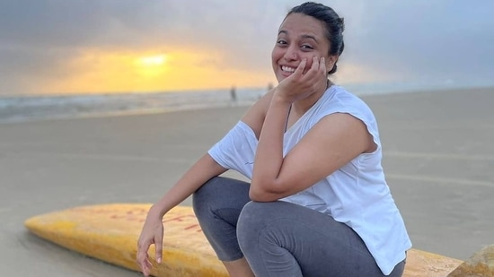 Swara Bhasker's kickboxing workout at beach will knock out your mid-week blues(Instagram/reallyswara) Swara Bhasker's kickboxing workout at beach will knock out your mid-week blues(Instagram/reallyswara)