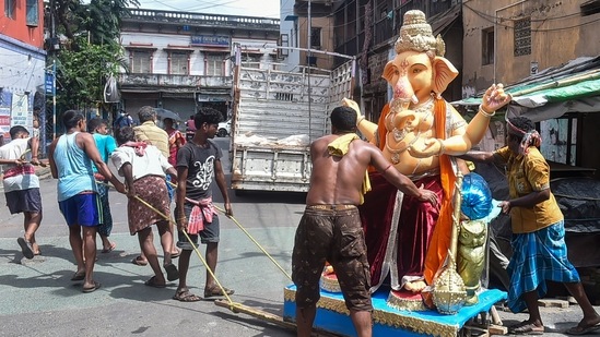 Porters transport an idol of Lord Ganesh to a worship place on the eve of Ganesh Chaturthi, in Kolkata on September 9.(PTI)