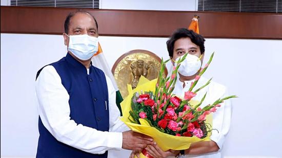 Himachal Pradesh chief minister Jai Ram Thakur calls on Union Minister for civil aviation Jyotiraditya Scindia, in New Delhi on Thursday. (ANI) Himachal Pradesh chief minister Jai Ram Thakur calls on Union Minister for civil aviation Jyotiraditya Scindia, in New Delhi on Thursday. (ANI)