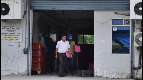 The I-T department conducting a raid at Nitesh Fruit Company near Jalandhar bypass in Ludhiana on Thursday. (Harsimar Pal Singh/HT)