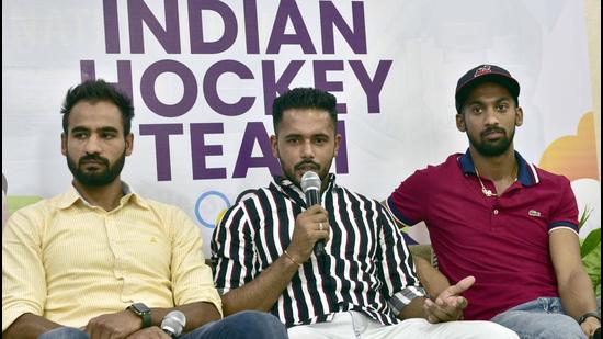 Hockey players Gurjant Singh, Harmanpreet Singh and Hardik Singh at a felicitation ceremony in Khanna near Ludhiana on Thursday. They were the part of Indian hockey team which bagged bronze in the Tokyo Olympics 2020. (Gurpreet Singh/Hindustan Times) Hockey players Gurjant Singh, Harmanpreet Singh and Hardik Singh at a felicitation ceremony in Khanna near Ludhiana on Thursday. They were the part of Indian hockey team which bagged bronze in the Tokyo Olympics 2020. (Gurpreet Singh/Hindustan Times)