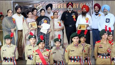 Master Tara Singh Memorial College for Women, Ludhiana, commemorated the 124th anniversary of the Battle of Saragarhi in Ludhiana on Friday. (HT Photo)