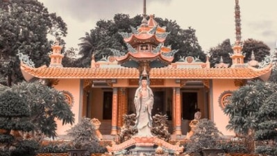 Sung Hung Pagoda: This is one of the oldest pagodas in Phu Quoc. Located in Duong Dong Town, Sung Hung Pagoda is a combination of two shrines. Built in the early 10th century, this place attracts numerous tourists every year. (Instagram/@nonganhngoc)