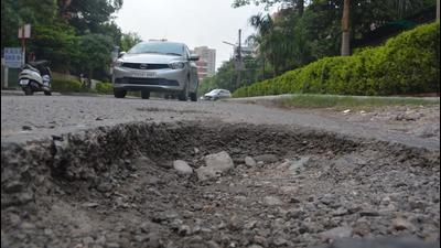 A caved-in patch on a road in Sector 20 of Panchkula. (SANT ARORA/HT) A caved-in patch on a road in Sector 20 of Panchkula. (SANT ARORA/HT)
