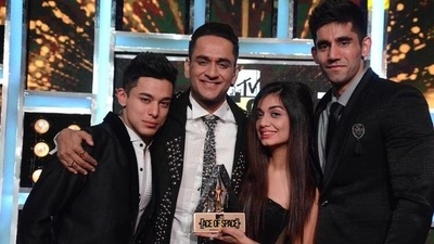 The first season of Ace of Space was won by Divya Agarwal. Pratik Sehajpal was the first runner-up while Varun Sood came third.