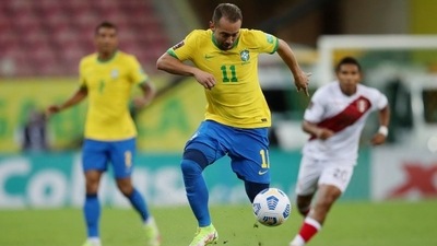 Brazil's Everton Ribeiro in action (REUTERS)