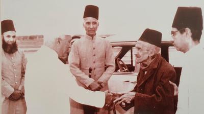 The VII Nizam Osman Ali Khan receives Prime Minister Pandit Jawaharlal Nehru at Begumpet airport in Hyderabad. (HT Photo) The VII Nizam Osman Ali Khan receives Prime Minister Pandit Jawaharlal Nehru at Begumpet airport in Hyderabad. (HT Photo)