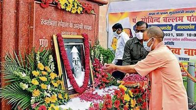 UP chief minister Yogi Adityanath garlanding a portrait of Govind Ballabh Pant on his birth anniversary at Lok Bhavan in Lucknow on Friday. (Deepak Gupta/HT Photo) UP chief minister Yogi Adityanath garlanding a portrait of Govind Ballabh Pant on his birth anniversary at Lok Bhavan in Lucknow on Friday. (Deepak Gupta/HT Photo)
