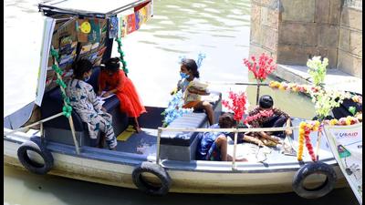 Library on Boat at Kudiyaghat in Lucknow. (Sourced)