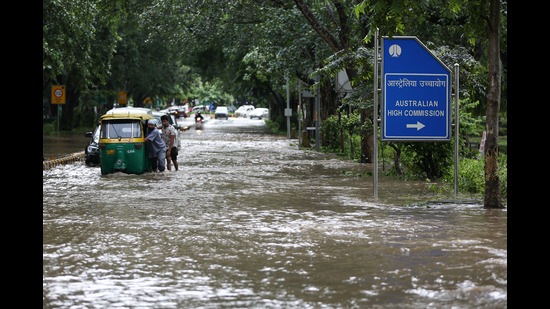 According to the data maintained by the Met department, Delhi last experienced a wetter monsoon in 2010, when the city received 1,030.5mm rain. (Sanchit Khanna/HT PHOTO)
