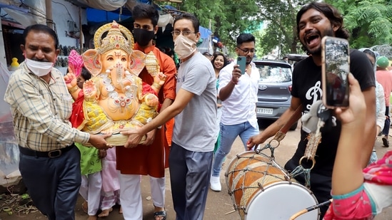Devotees carry an idol of Lord Ganesha during the Ganesh Chaturthi festival in New Delhi on September 10.(ANI)
