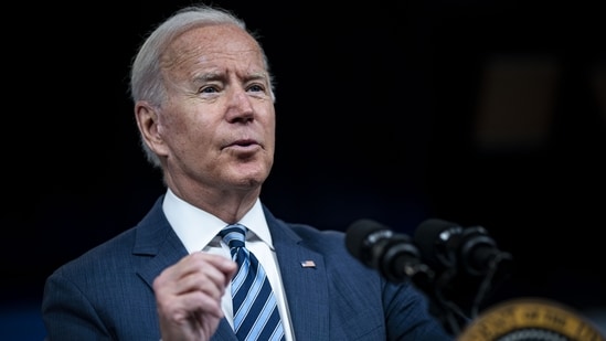 US President Joe Biden's plan will require employees at companies with 100 or more workers to be either get vaccinated or get tested weekly.(Bloomberg)