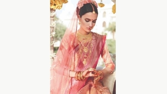 On the festival of Teej, women fast all day and get ready like Goddess Parvati in traditional wear with solah sringaar or sixteen adornments. On the festival of Teej, women fast all day and get ready like Goddess Parvati in traditional wear with solah sringaar or sixteen adornments.