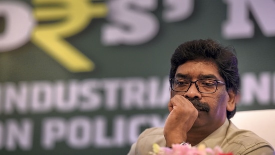 Jharkhand chief minister Hemant Soren Centre is not giving the state its due but is deducting thousands of crores of rupees from its account.(PTI) Jharkhand chief minister Hemant Soren Centre is not giving the state its due but is deducting thousands of crores of rupees from its account.(PTI)