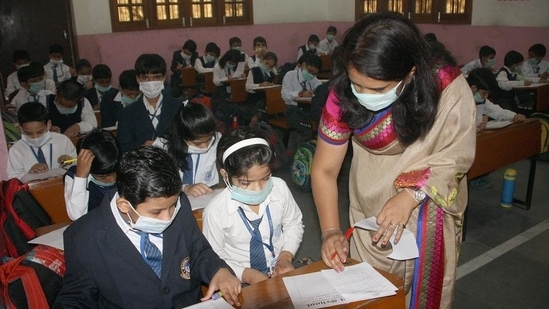 Students in a Haryana school wear attend classes wearing a mask. (Manoj DHaka/HT)(File) Students in a Haryana school wear attend classes wearing a mask. (Manoj DHaka/HT)(File)