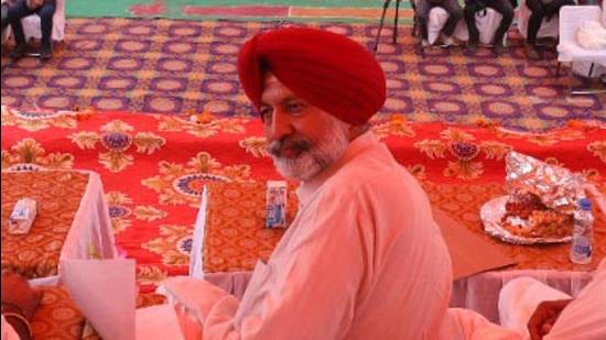 Punjab health and family welfare minister Balbir SinghSidhu also handed over a cheque for ₹10 lakh from his discretionary quota for repairing the bathrooms at the ITI for girls in Mohali. (HT FILE PHOTO)
