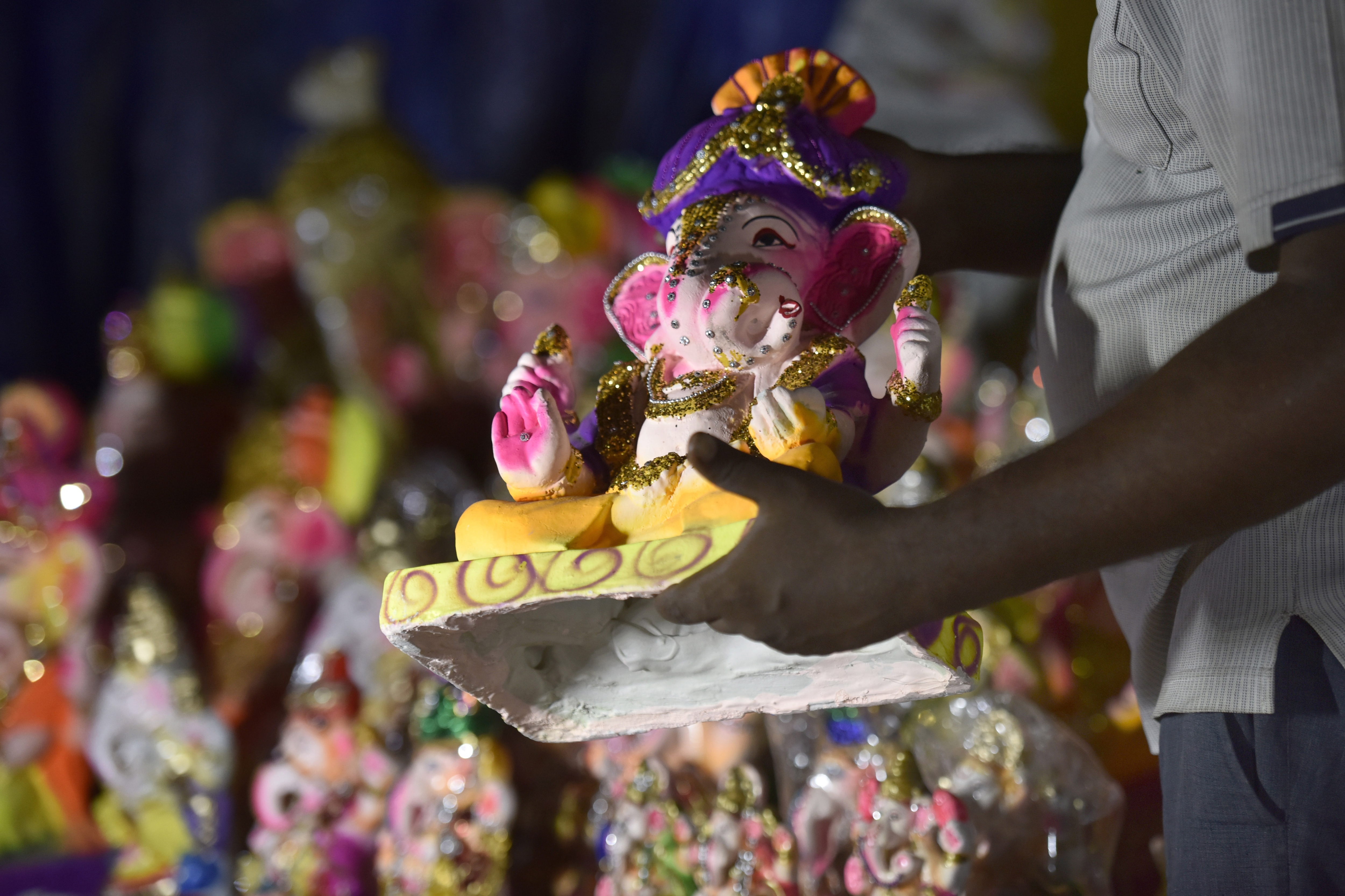 Lord Ganesha idols being taken home by devotees in Noida (Sunil Ghosh / Hindustan Times) Lord Ganesha idols being taken home by devotees in Noida (Sunil Ghosh / Hindustan Times)