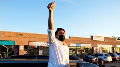 Canada’s Prime Minister Justin Trudeau waves to supporters during his election campaign tour in Whitby, Ontario, on Friday. An unidentified man has been arrested and charged by police in the province of Ontario for threatening Justin Trudeau while he was campaigning in the town of Cambridge in late August. (REUTERS) Canada’s Prime Minister Justin Trudeau waves to supporters during his election campaign tour in Whitby, Ontario, on Friday. An unidentified man has been arrested and charged by police in the province of Ontario for threatening Justin Trudeau while he was campaigning in the town of Cambridge in late August. (REUTERS)