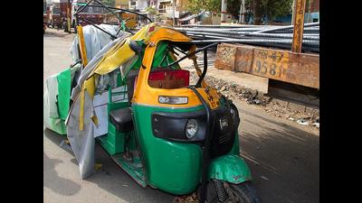 The impact of the collision, that took place around 1am on Saturday, caused the three-wheeler to overturn. (HT File Photo)