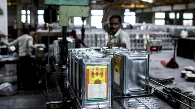 The Central government on Saturday slashed duties on edible oils to ease domestic prices, which have spiralled on the back of high global rates. (BLOOMBERG PHOTO.) The Central government on Saturday slashed duties on edible oils to ease domestic prices, which have spiralled on the back of high global rates. (BLOOMBERG PHOTO.)