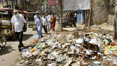 Garbage pilled up on the roadside, in Patna on Saturday. (Santosh Kumar/HT Photo) Garbage pilled up on the roadside, in Patna on Saturday. (Santosh Kumar/HT Photo)
