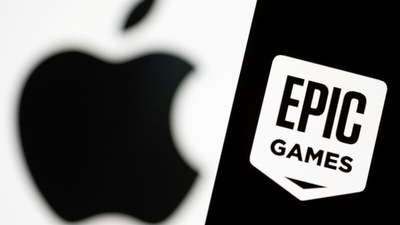 Smartphone with Epic Games logo is seen in front of Apple logo in this illustration taken, May 2, 2021. REUTERS/Dado Ruvic/Illustration/File Photo