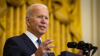 The president will commemorate the solemn anniversary on Saturday by paying his respects at the trio of sites where the hijacked planes struck, puncturing the United States' air of invincibility and resulting in the deaths of 3,000 Americans. (Samuel Corum / BLOOMBERG) The president will commemorate the solemn anniversary on Saturday by paying his respects at the trio of sites where the hijacked planes struck, puncturing the United States' air of invincibility and resulting in the deaths of 3,000 Americans. (Samuel Corum / BLOOMBERG)
