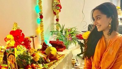 Shraddha Kapoor celebrated Ganesh Chaturthi with her family. Shraddha Kapoor celebrated Ganesh Chaturthi with her family.
