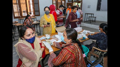 Srinagar has the highest of 613 active cases followed by Baramulla and Budgam with 157 and 133 active cases, respectively. (PTI)