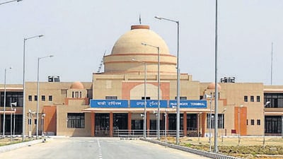 Traders have alleged that 50 truckload of dry fruit brought from Afghanistan was damaged due to rain at the ICP godown, leading to losses to the tune of ₹40 crore. (HT File Photo) Traders have alleged that 50 truckload of dry fruit brought from Afghanistan was damaged due to rain at the ICP godown, leading to losses to the tune of ₹40 crore. (HT File Photo)