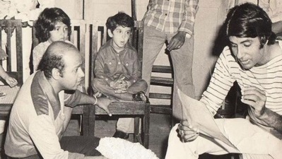 Earlier in January this year on Instagram, Amitabh Bachchan shared a picture of the music rehearsal of the first song he sang for his film Mr Natwarlal. 