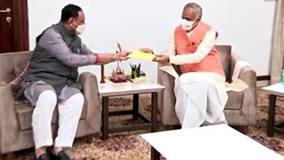 Vijay Rupani submits his resignation as Gujarat's Chief Minister to Governor Acharya Devvrat in Gandhinagar on Saturday. (ANI PHOTO.) Vijay Rupani submits his resignation as Gujarat's Chief Minister to Governor Acharya Devvrat in Gandhinagar on Saturday. (ANI PHOTO.)