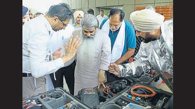 Firefighters in Ludhiana have been having a tough time dousing flames without proper fire safety equipment and outdated gadgets. (HT Photo) Firefighters in Ludhiana have been having a tough time dousing flames without proper fire safety equipment and outdated gadgets. (HT Photo)