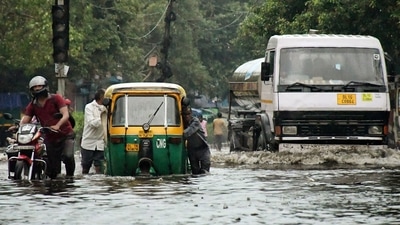 Heavy rain lashed Delhi on Saturday, resulting in waterlogged situations in several parts of the city. Heavy rain lashed Delhi on Saturday, resulting in waterlogged situations in several parts of the city.