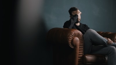 Pain that Spreads to the Arm: This is one of the most common heart attack symptoms. It starts from the chest and moves outwards to the left arm. (Unsplash) Pain that Spreads to the Arm: This is one of the most common heart attack symptoms. It starts from the chest and moves outwards to the left arm. (Unsplash)