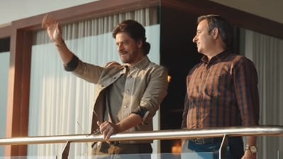 Shah Rukh Khan with Rajesh Jais in new video.