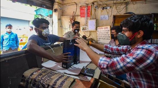 Under the Delhi Excise Policy, 2021, the city has been divided into 32 zones and allotment of licenses is now being done on a zonal basis. (Amal KS/HT PHOTO) Under the Delhi Excise Policy, 2021, the city has been divided into 32 zones and allotment of licenses is now being done on a zonal basis. (Amal KS/HT PHOTO)