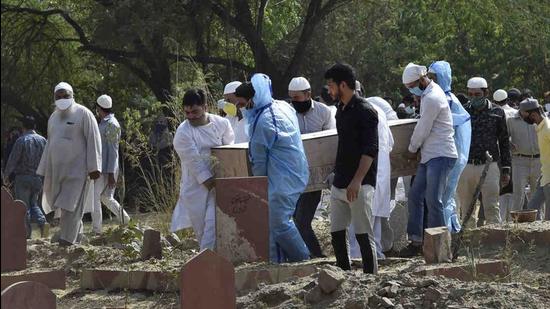 The June 30 court decision had also directed the Centre to frame guidelines for payment of ex-gratia compensation for Covid-19 deaths under the National Disaster Management Act 2005. (HT PHOTO.)