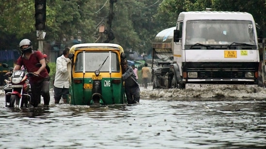 Rain Floods Delhi Airport Forecourt, Flights Delayed Due To Bad Weather ...