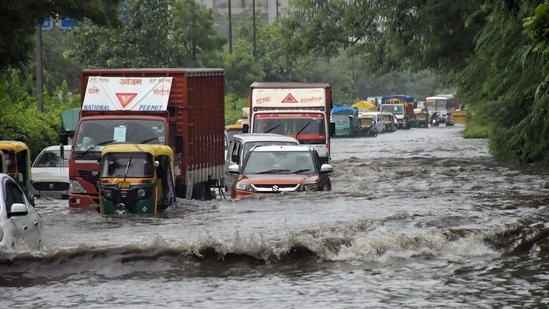 IMD predicts heavy rainfall in several states for next 3-4 days. Check details | Latest News India - Hindustan Times