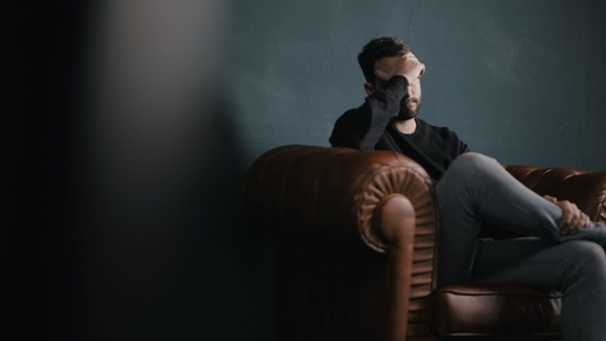 Pain that Spreads to the Arm: This is one of the most common heart attack symptoms. It starts from the chest and moves outwards to the left arm.(Unsplash)