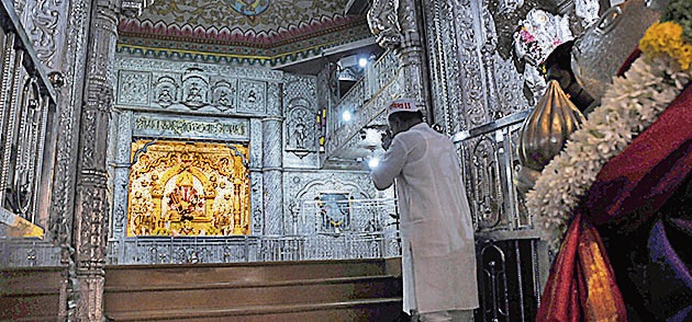 Shrimant Dagdusheth Halwai Ganpati inside the temple on Shivaji road in Pune on Friday. (HT) Shrimant Dagdusheth Halwai Ganpati inside the temple on Shivaji road in Pune on Friday. (HT)