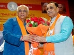 Former Gujarat chief minister Vijay Rupani greets the new CM Bhupendra Patel, at BJP headquarters in Gandhinagar.(ANI) Former Gujarat chief minister Vijay Rupani greets the new CM Bhupendra Patel, at BJP headquarters in Gandhinagar.(ANI)