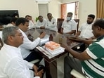 Former Karnataka chief minister and JDS leader HD Kumaraswami held a meeting with corporators who won in Kalaburagi civic polls, in Bengaluru on Wednesday.&nbsp;
