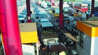BMC s also planning to construct a bypass road parallel to the service road on the south-bound lane that will help reduce traffic at Dahisar toll naka. (HT File) BMC s also planning to construct a bypass road parallel to the service road on the south-bound lane that will help reduce traffic at Dahisar toll naka. (HT File)